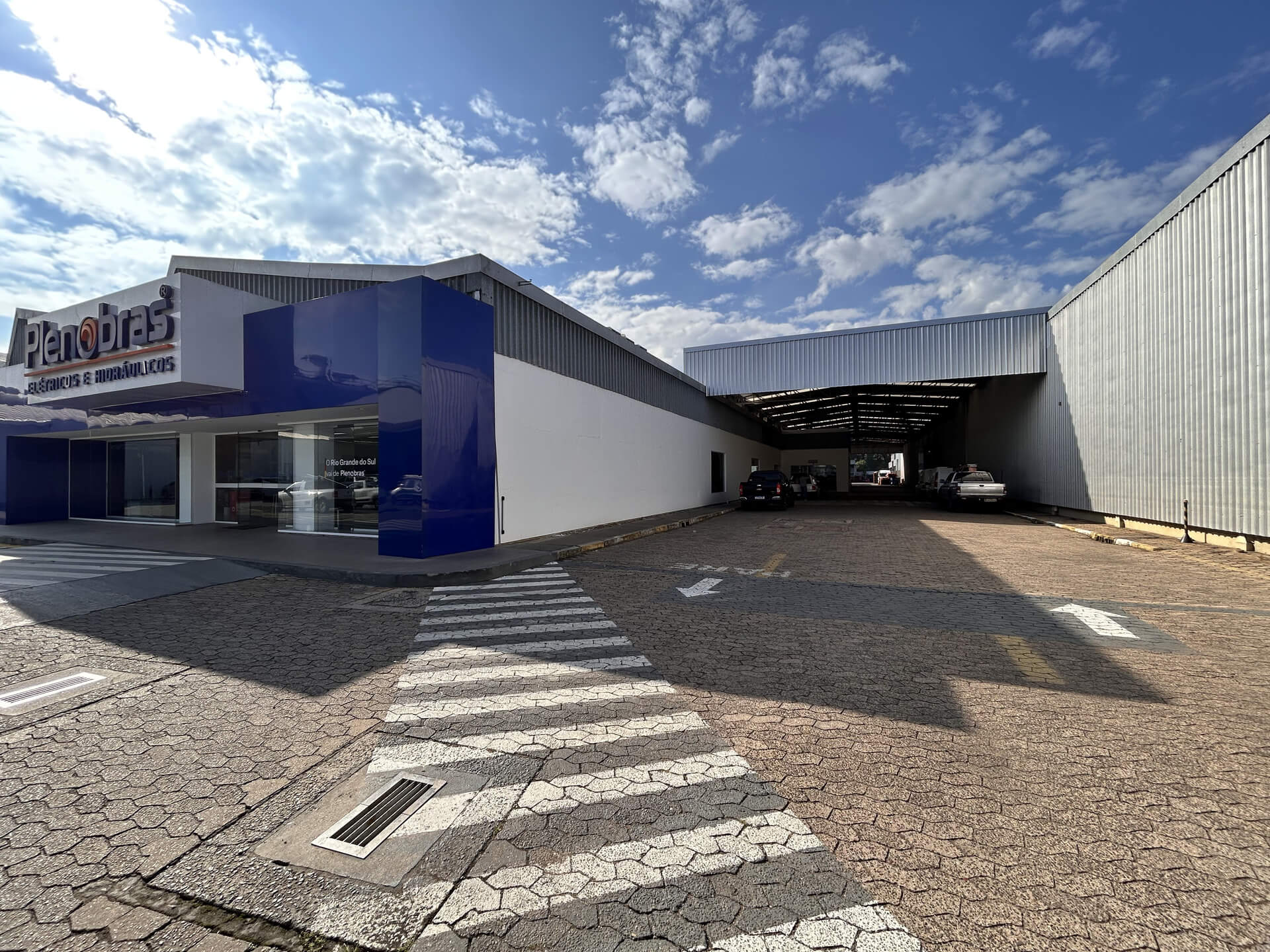 Fachada da loja Plenobras em Porto Alegre